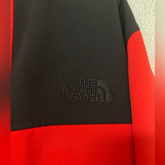 North Face Men’s Soft Shell Jacket with hood. - Picture 3 of 7